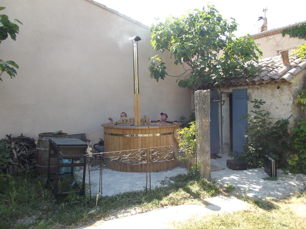Chambres Et Table D'Hotes Au Brabo Mormoiron Esterno foto