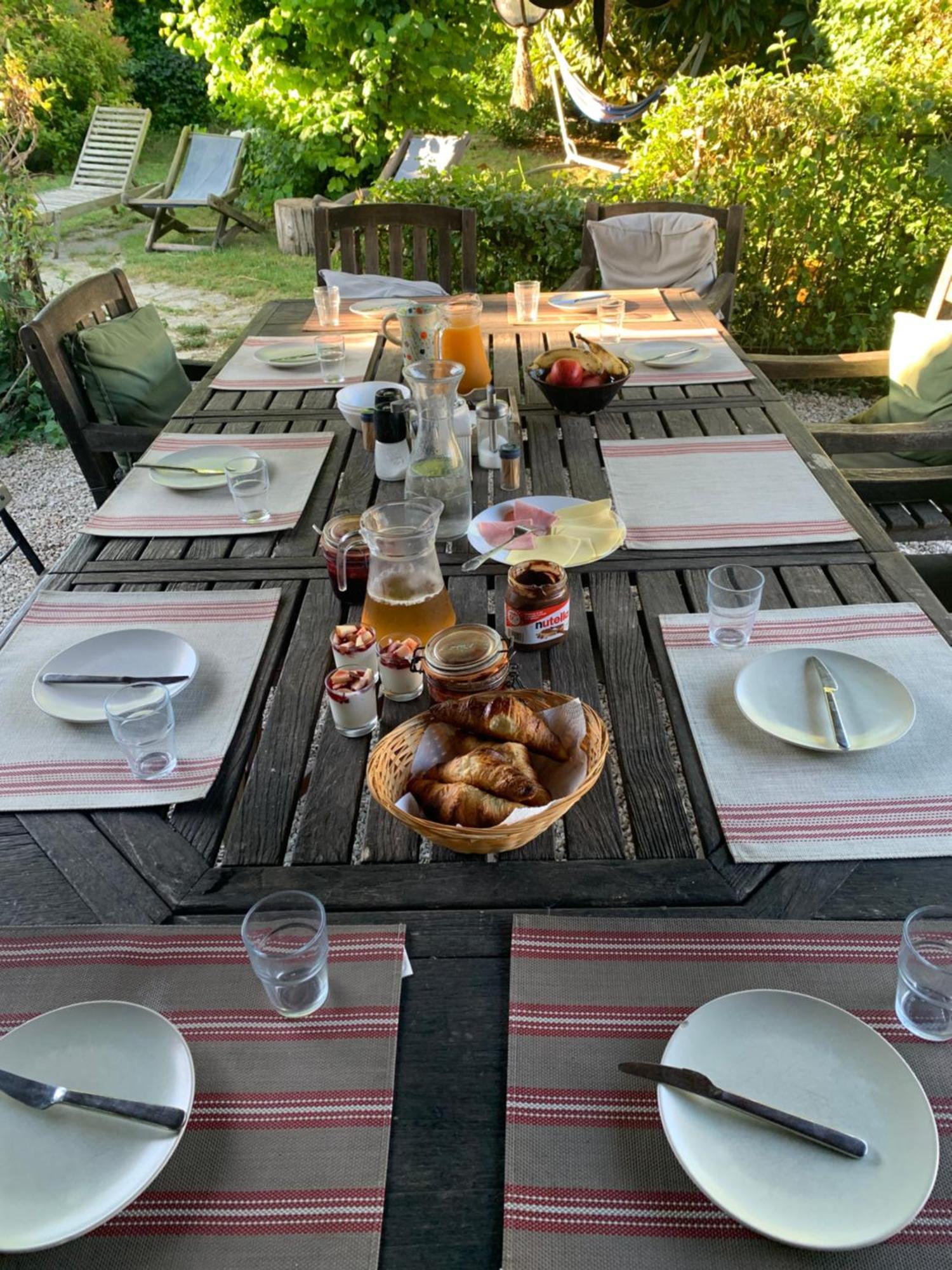 Chambres Et Table D'Hotes Au Brabo Mormoiron Esterno foto