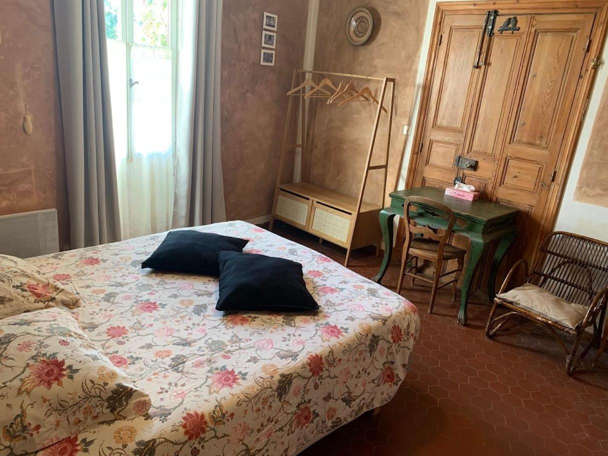 Chambres Et Table D'Hotes Au Brabo Mormoiron Esterno foto